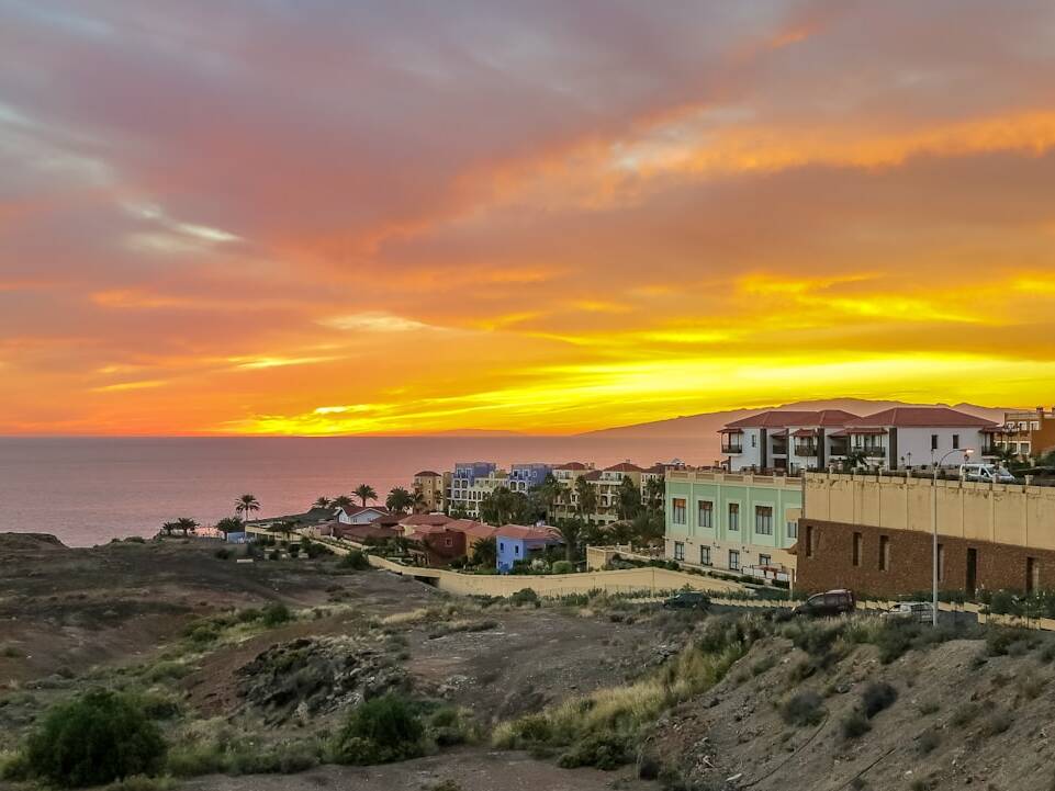 Teneriffa: 1 Woche Ritz-Carlton inkl. Flug & Transfer ab 1.002€