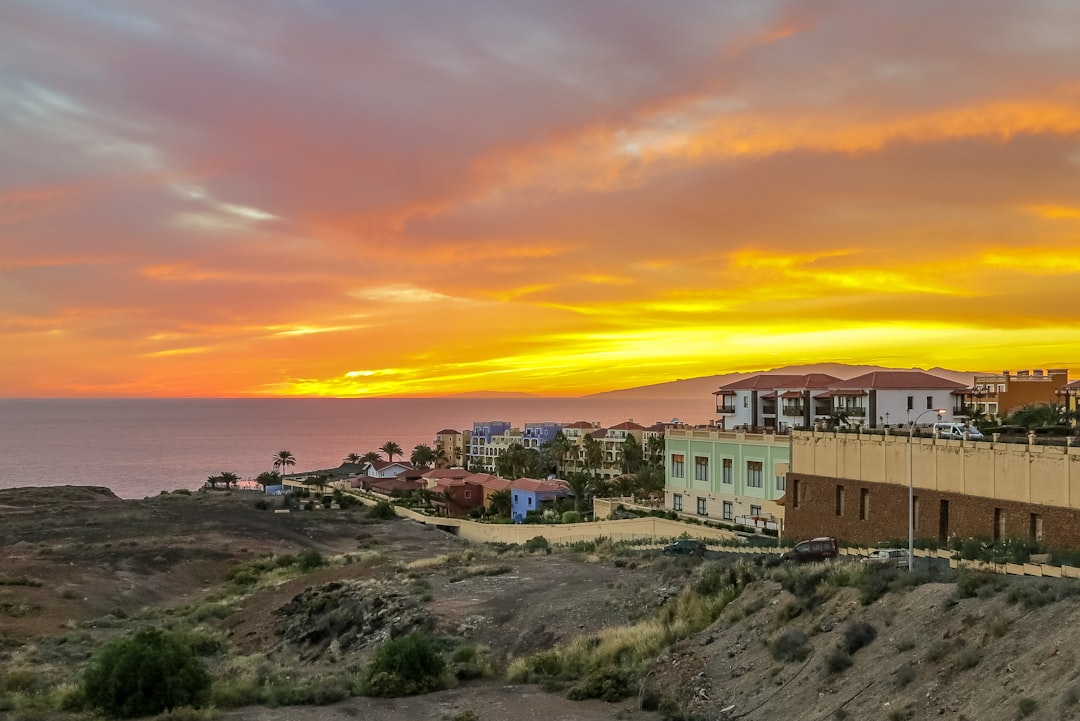 Teneriffa: 1 Woche Ritz-Carlton inkl. Flug & Transfer ab 1.002€