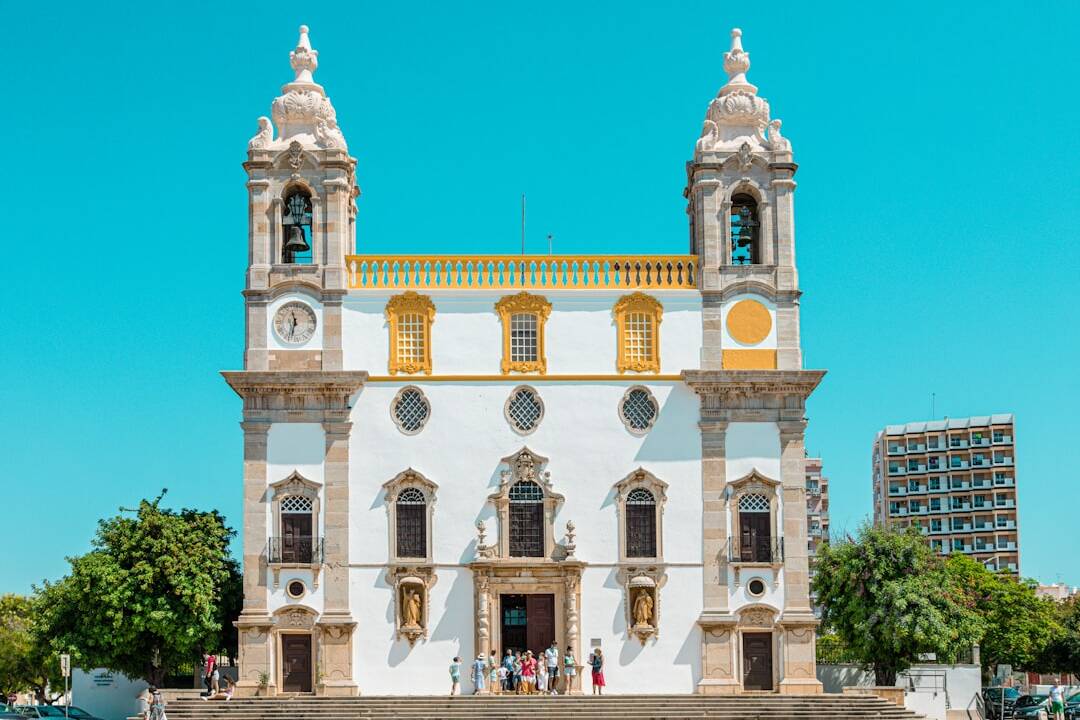Luxusreise nach Faro: Condor Business Class ab 223€