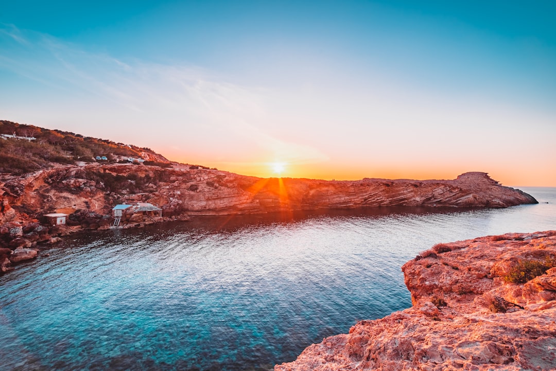 Luxusreise: Ab 212€ in Condors Business Class nach Ibiza
