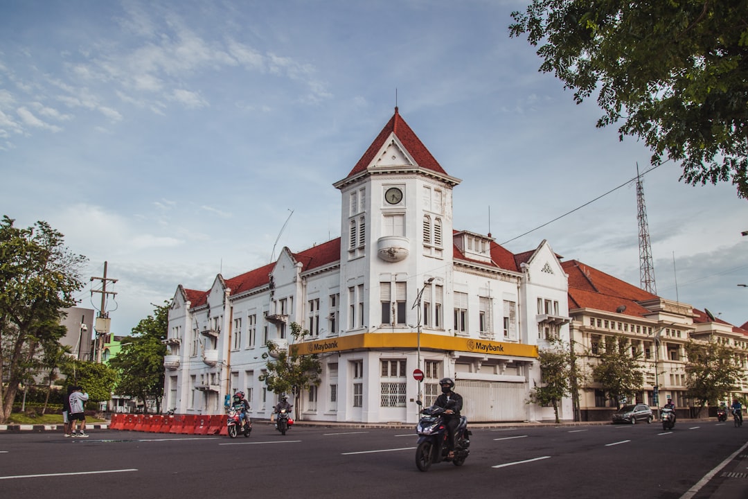 Günstig nach Surabaya: Flug ab Amsterdam für 495€