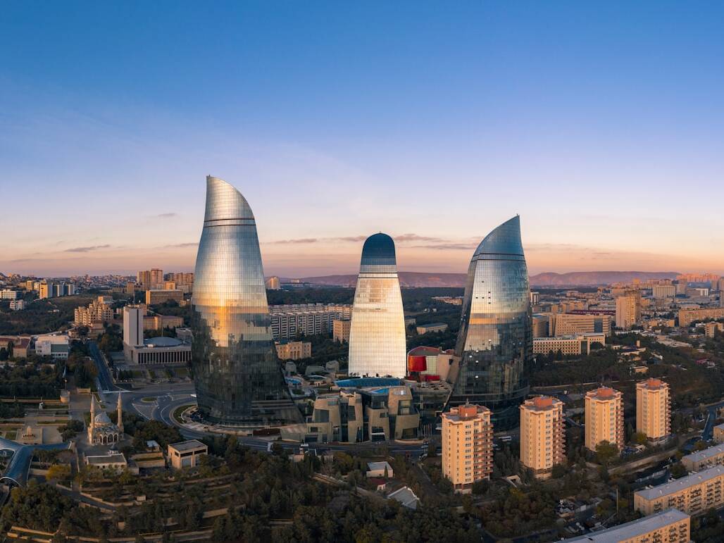 Nonstop nach Baku: Ab Wien & Berlin ab 208€ fliegen!